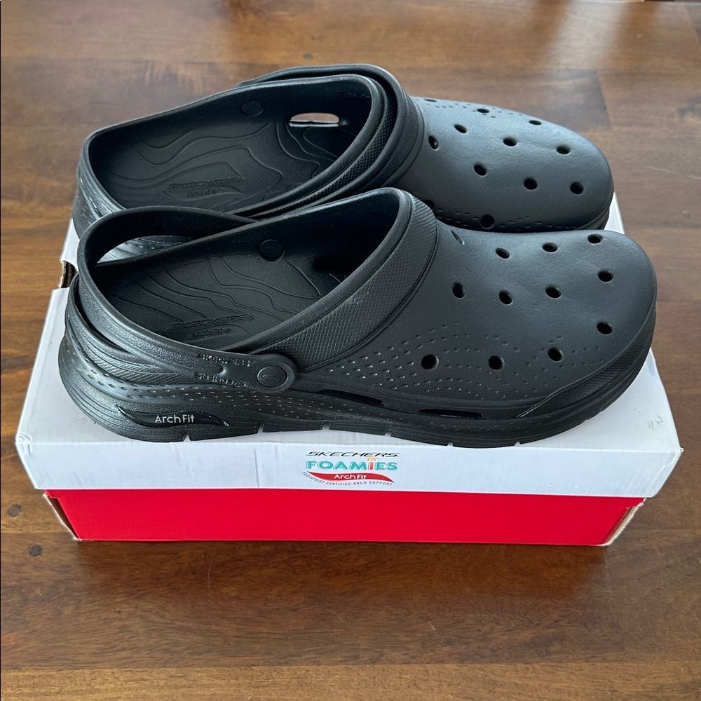 *Brand New* In Box! Skechers Foamies Valiant Clogs Men’s Size 15 Black